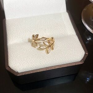 Elegant Gold Leaf Ring